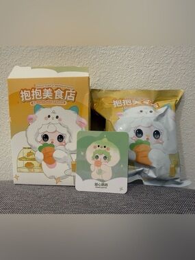 Yooki V10 Hug Gourmet Restaurant Blind Box, Confirmed Sweet Parrot